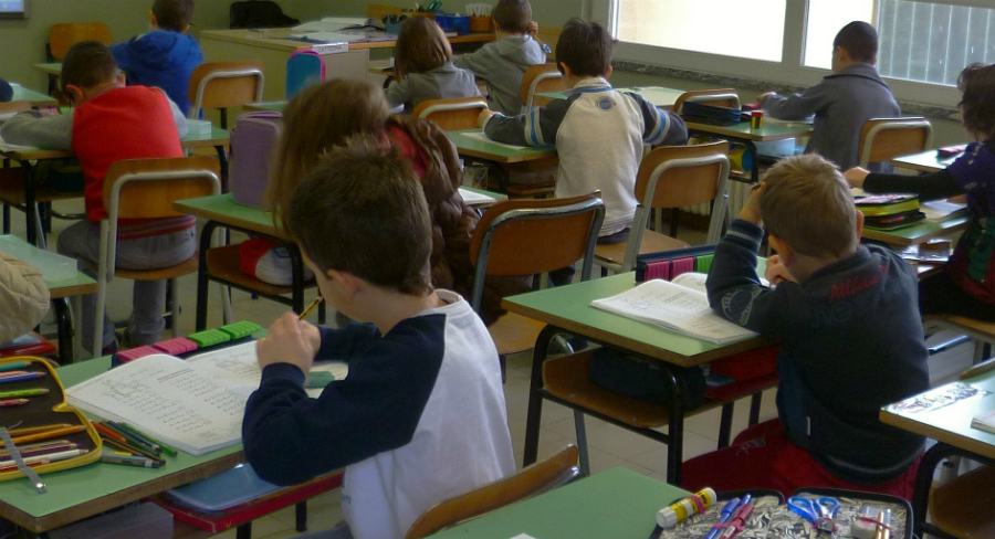 bambini classe scuola