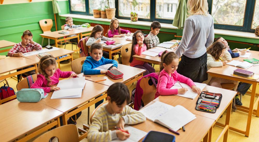 bambini scuola classe insegnanti compagni lezione elementari alunni studenti
