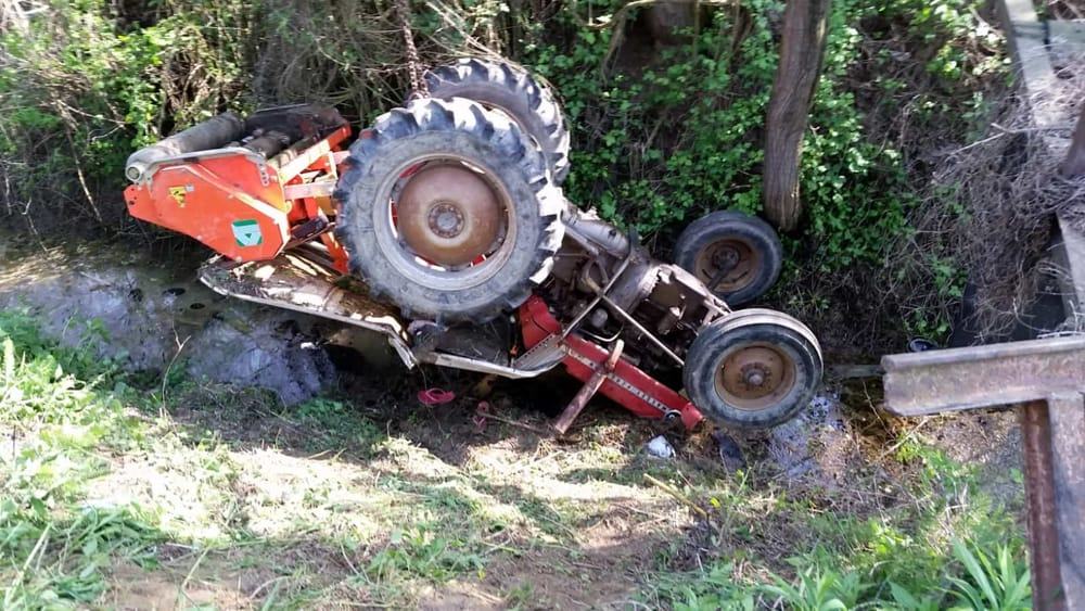 Muore schiacciato sotto il trattore 51 bambino morto trattore pontenure 05 2