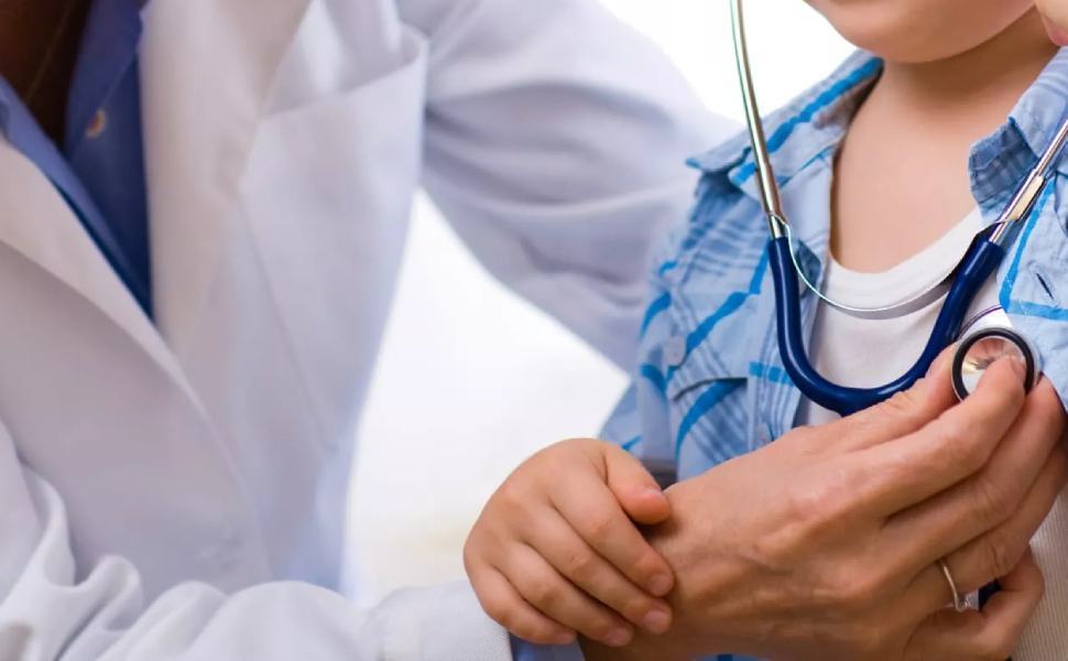 bambino pediatra ospedale