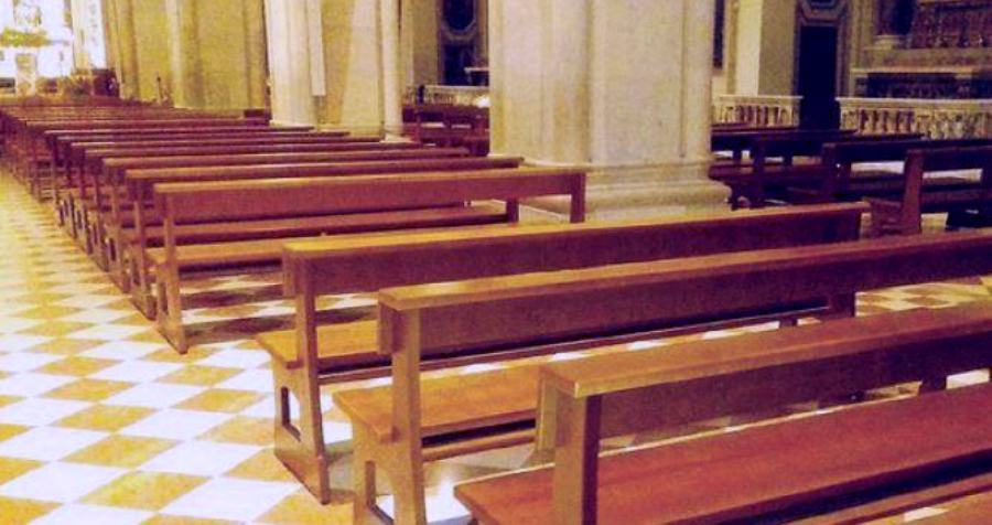 banchi chiesa