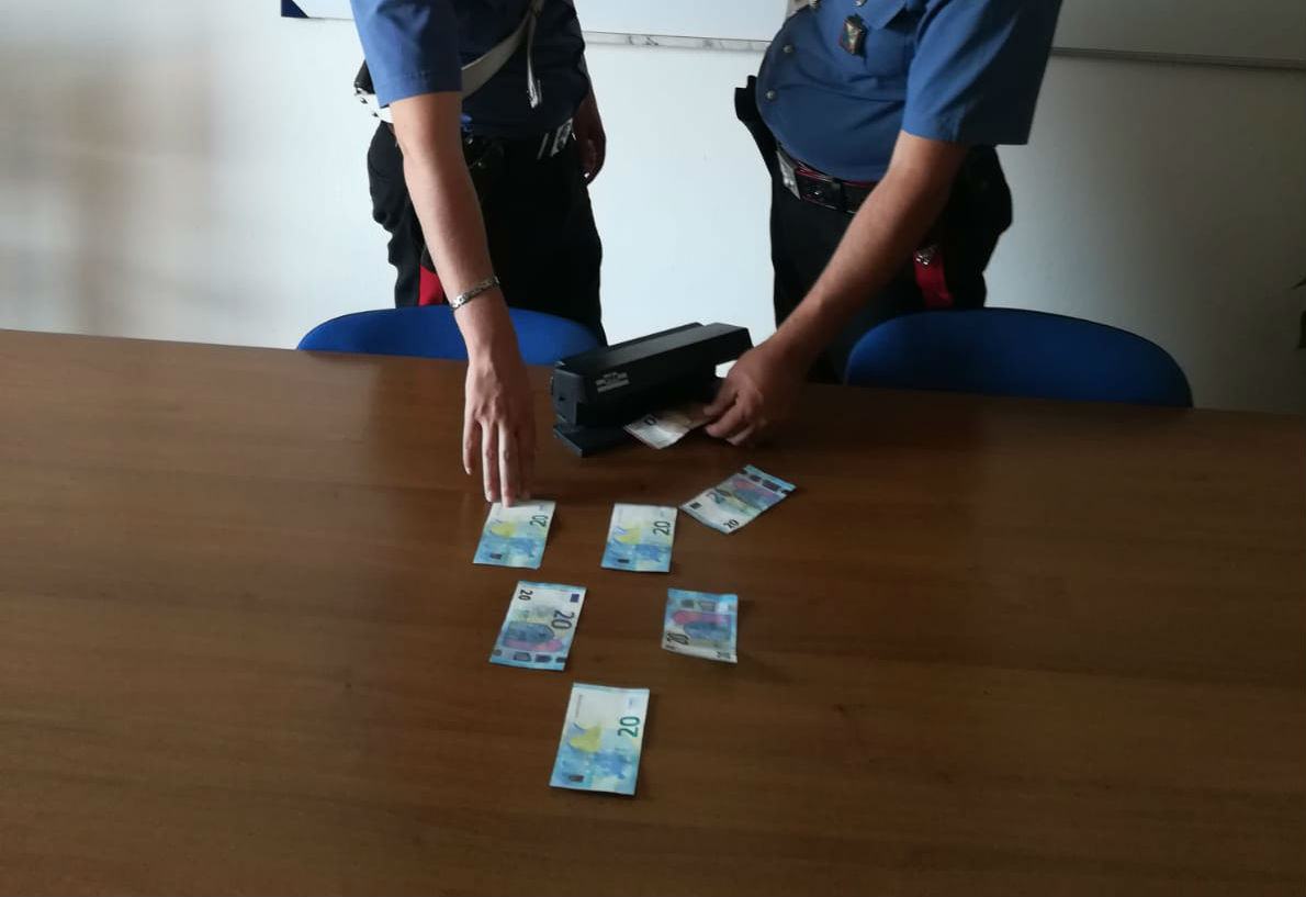 Parte dalla provincia di Cosenza per far shopping con banconote false, arrestata 53 banconote 1