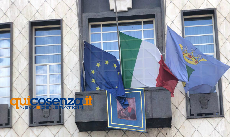 bandiere mezza asta cosenza