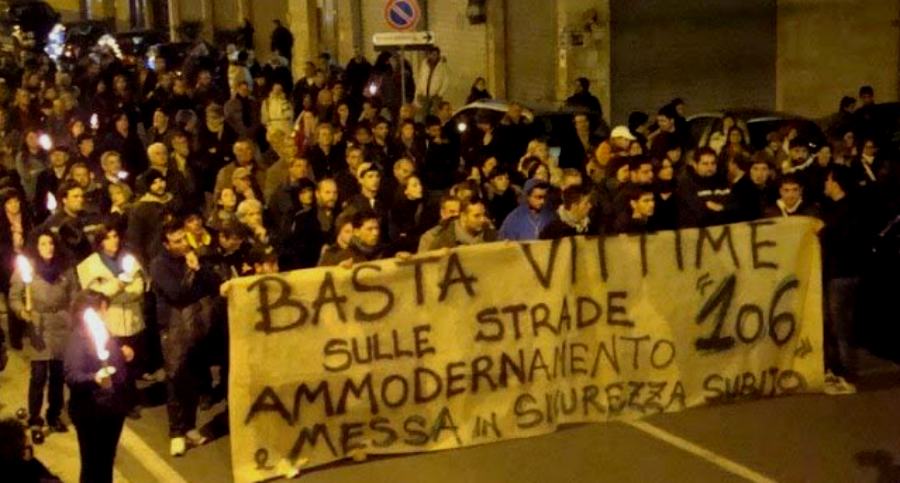 basta vittime 106 corteo
