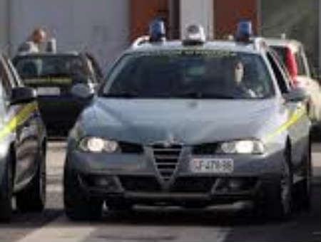 Fermato per un normale controllo, si scopre che in auto ha 44.500 euro falsi 80 bbc8e63231c2d692ad626205aef12b7e