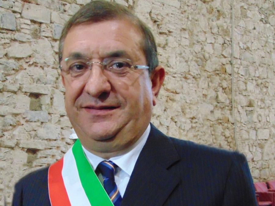 Il sindaco che si era dimesso per l''assenteismo' dei consiglieri ci ripensa 51 belcastro 1