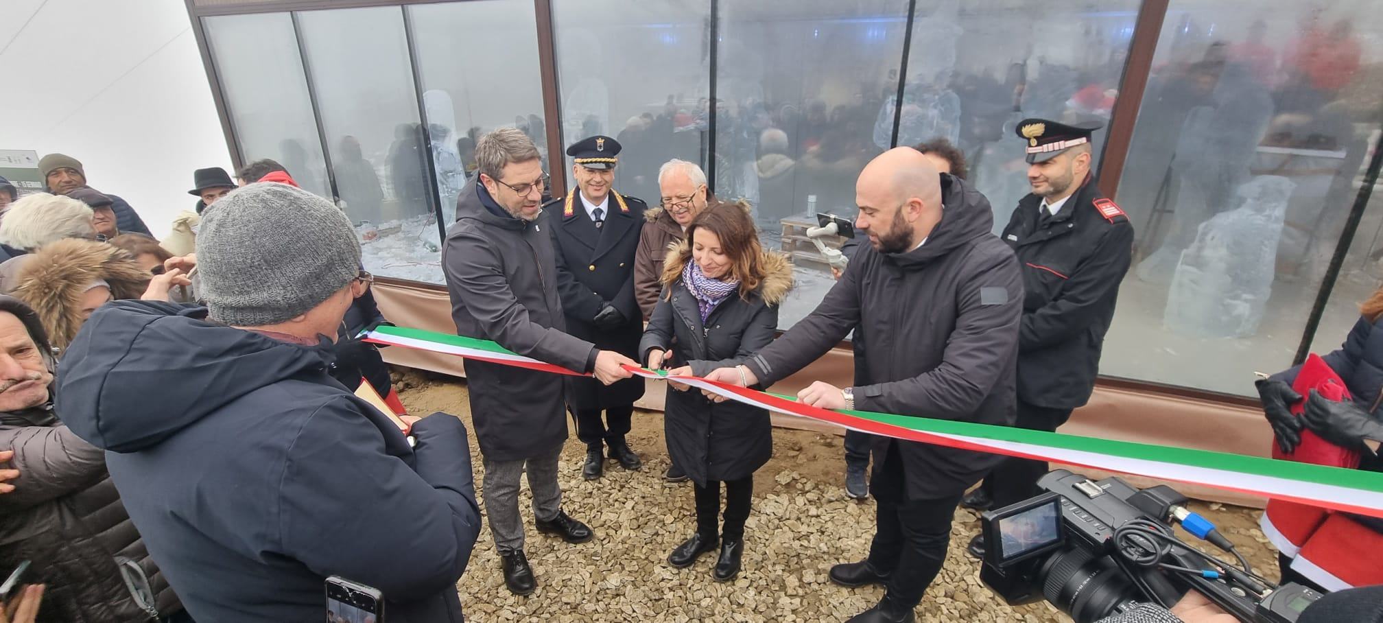 benedizione presepe ghiacchio