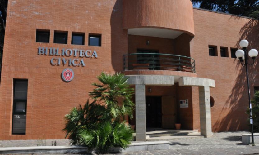 biblioteca civica rende