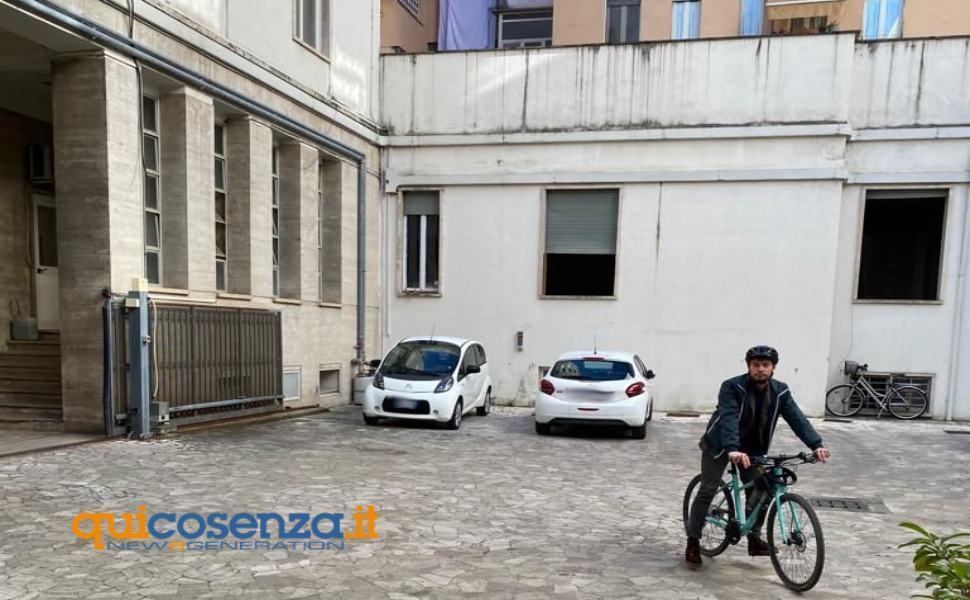 Cosenza: stravolgimento della viabilità ma il capogruppo Pd arriva in bici 51 bicicletta 1