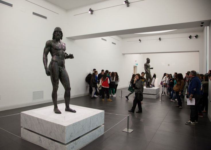 bronzi riace visitatori