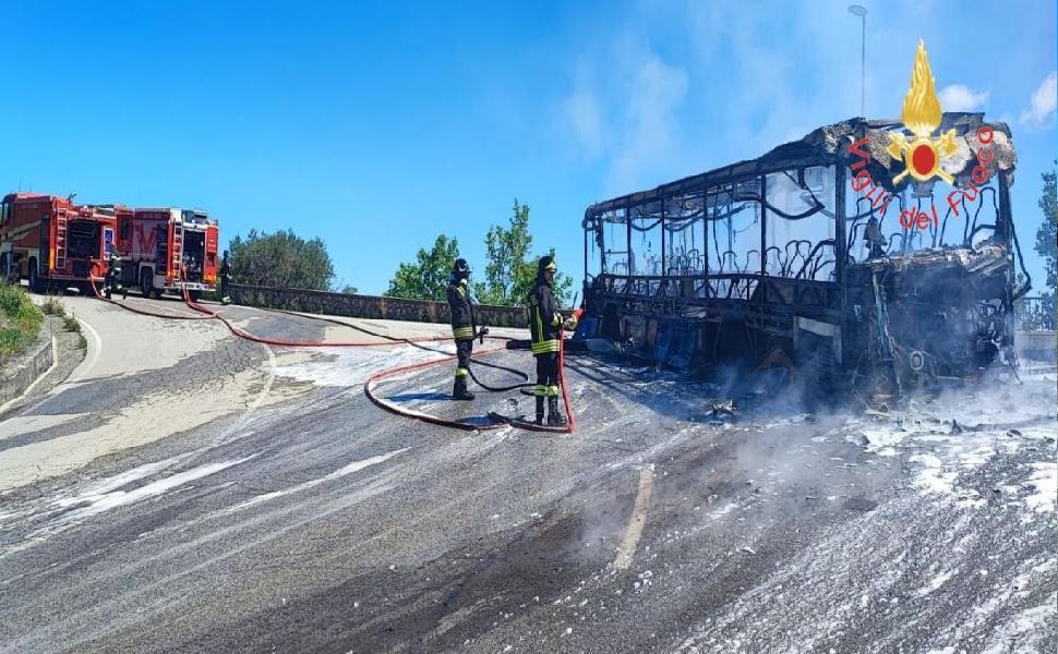 bus in fiamme 2