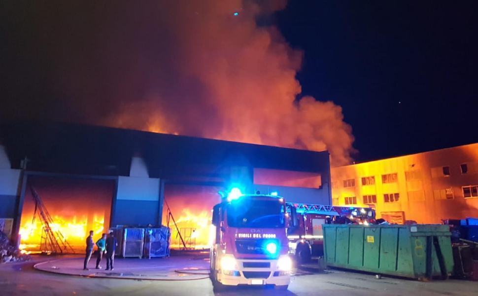 calabra maceri incendio 04