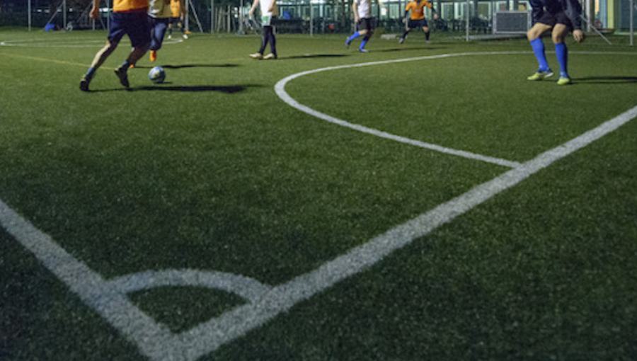 Sorpresi a giocare a calcetto nell'impianto sportivo chiuso, multati 51 calcetto