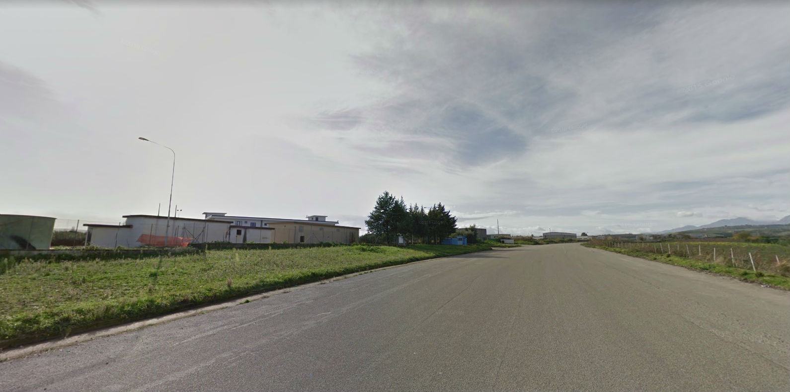 Tentano un furto nell'area industriale facendo un buco nel muro di recinzione di un'azienda 51 cammarata