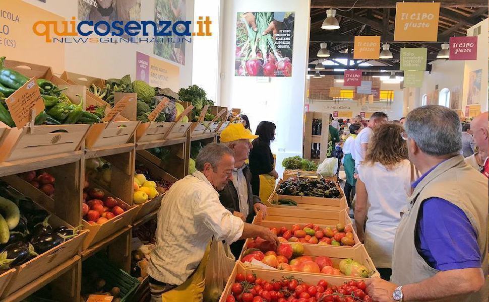 "Spesa sospesa per l'Ucraina" anche a Cosenza nei mercati Coldiretti 51 campagna amica mercato coperto Cosenza01 1