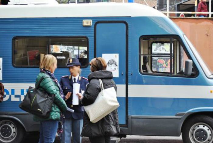 A San Valentino il "Camper della Polizia di Stato - Questo non è amore" 71 camper polizia 2