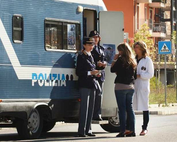 camper polizia violenza