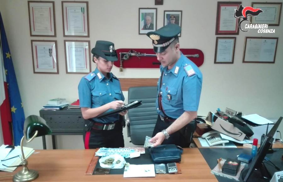 Detenzione di stupefacente e resistenza. Arrestato a Schiavonea un 18enne 77 carabinieri Cosenza 11