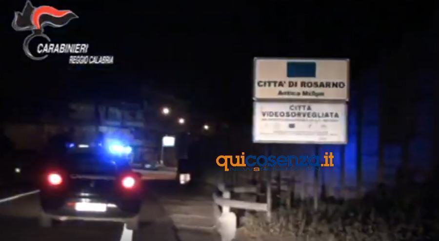 Urta un migrante in bici con il suo furgone e scappa, denunciato 51 carabinieri a Rosarno