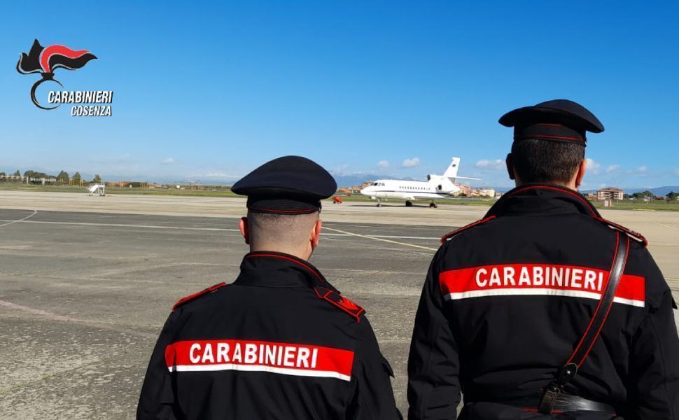 carabinieri aeroporto cosenza estradizione