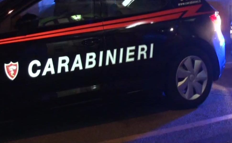 Rapinarono un cacciatore del portafogli e del fucile, tre arresti 51 carabinieri auto sera 1