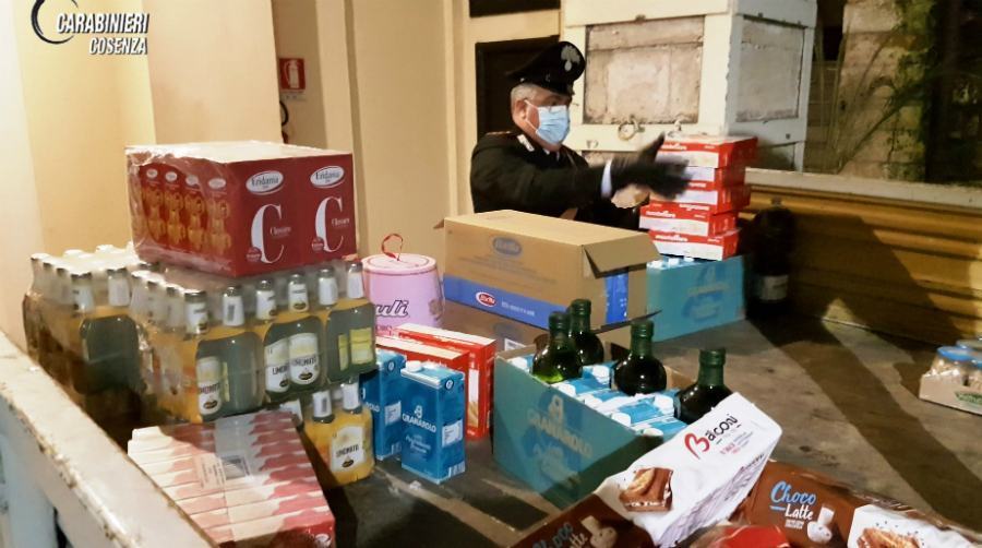 Carabinieri di Cosenza donano generi alimentari a due parrocchie della città 55 carabinieri beneficenza cosenza natale 2020 01