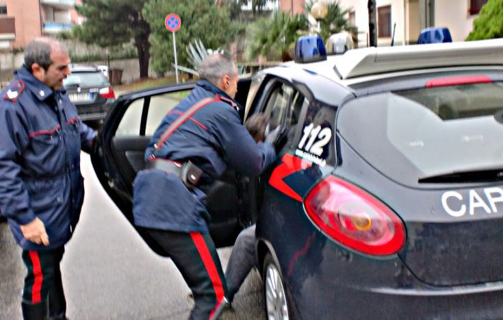 Anziano protesta contro lavori di scavo e tenta di investire con l'auto i carabinieri 200 carabinieri casabona