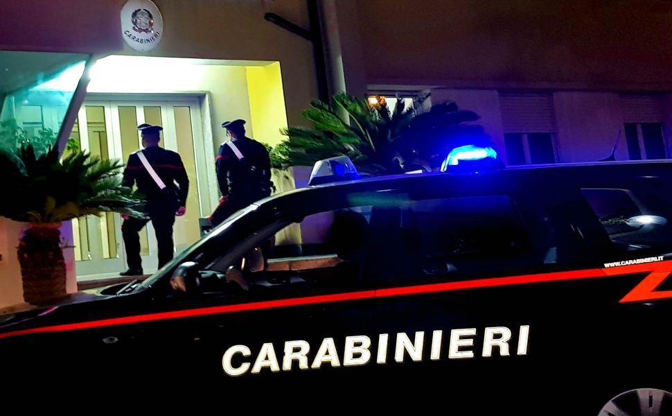 Anni di maltrattamenti alla moglie, arrestato grazie alla segnalazione della figlia 51 carabinieri caserma