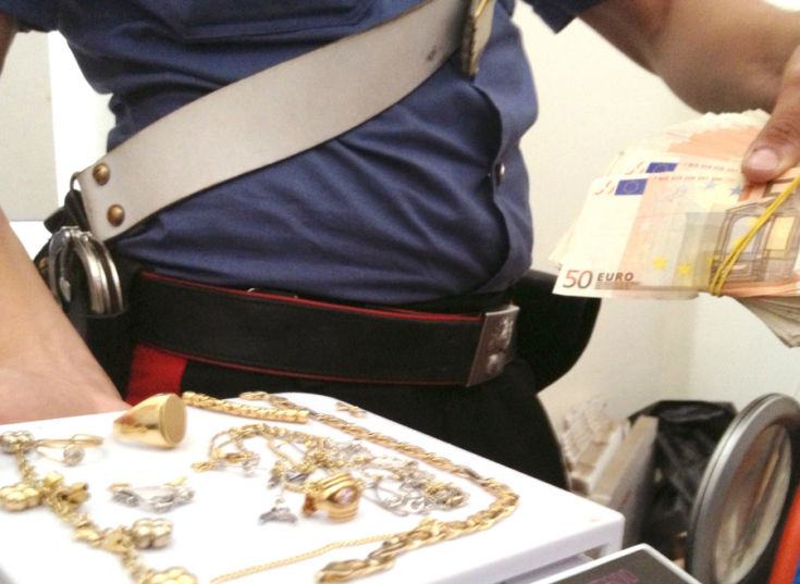 Rubati gioielli per oltre 100mila euro, l'autore del furto era l'addetto alle pulizia che ha confessato 212 carabinieri compro oro