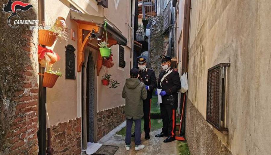 Didattica a distanza, carabinieri consegnano pc portatili a bambini bisognosi 51 carabinieri consegna materiale didattica san giorgio morgeto