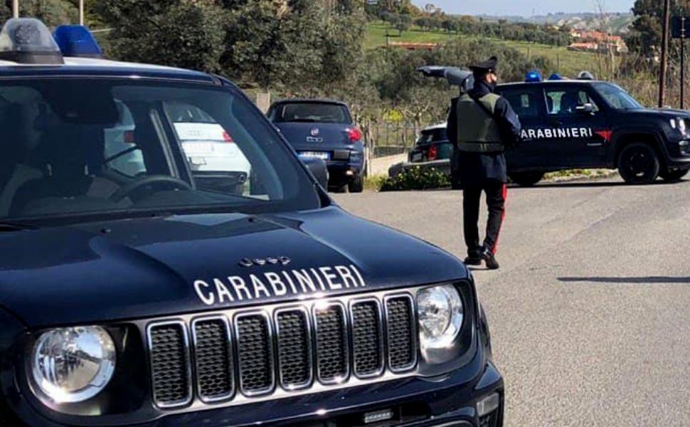 Prova a disfarsi di oltre un chilo di droga in borsa, beccato nel cosentino 51 carabinieri controlli 13