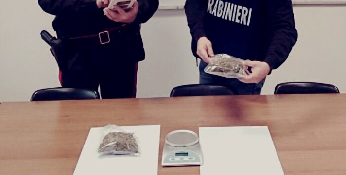 Mezzo chilo di marijuana nascosto tra gli attrezzi in magazzino, coniugi in manette 51 carabinieri corigliano