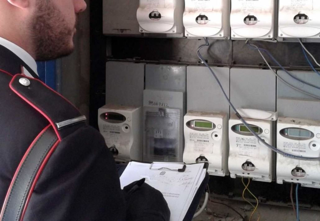 Donna arrestata nel cosentino per aver 'rubato' seimila euro di elettricità 51 carabinieri furto energia elettrica