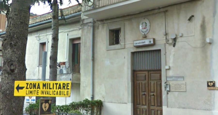 Alloggi popolari occupati abusivamente, 33 denunce. Anche dipendenti comunali 51 carabinieri gerace stazione
