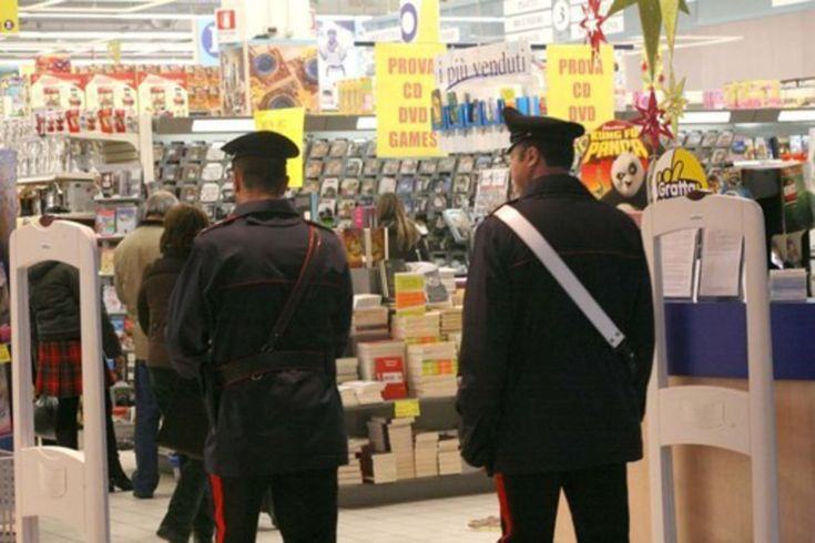carrefour-bimbo-abbandonato