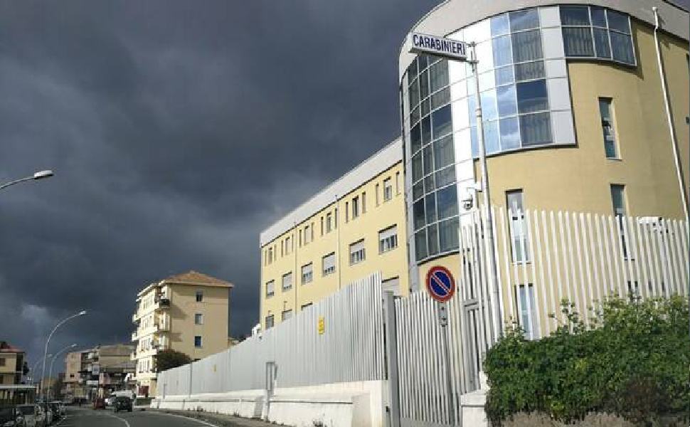 Aggredisce la ex e investe i familiari davanti la caserma dei carabinieri, arrestato 33enne 51 carabinieri lamezia