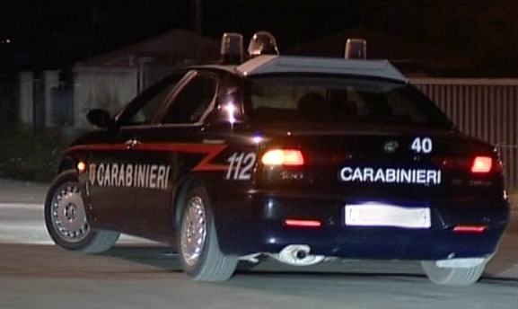 Litiga con la moglie, il suocero e i due cognati lo accoltellano 51 carabinieri notte 26