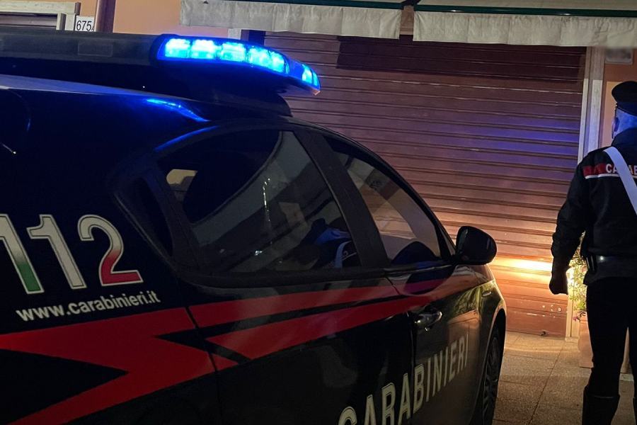 Taniche di benzina per intimidire i commercianti, indagato consigliere regionale 62 carabinieri operazione
