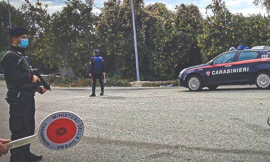 Rubavano nelle auto parcheggiate per poi fare acquisti con carte e bancomat 51 carabinieri posto controllo