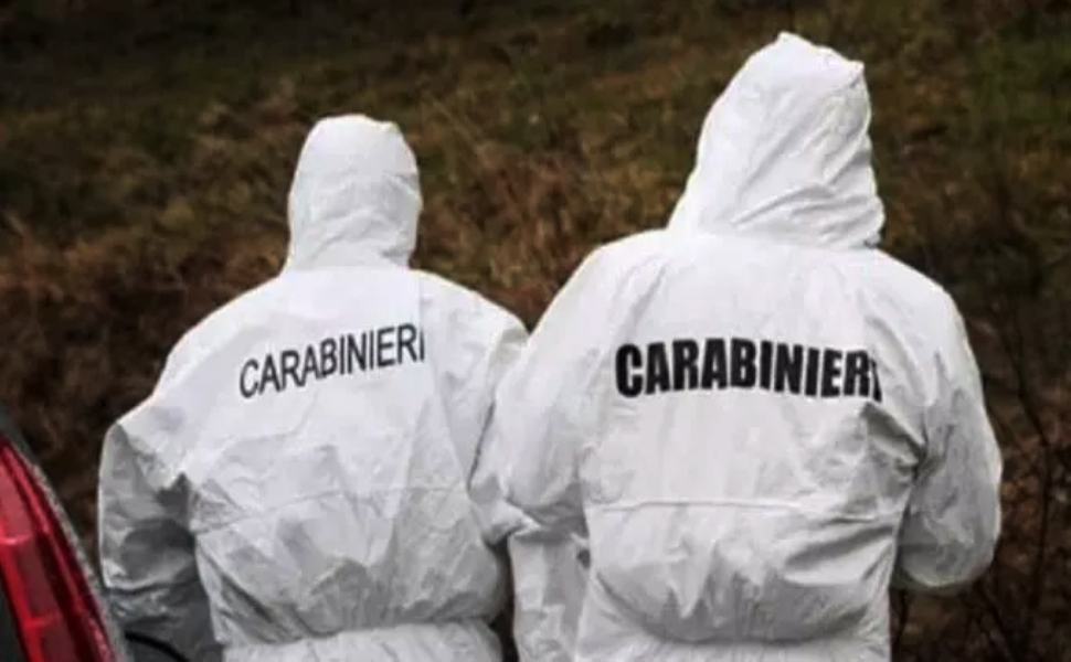 Uomo trovato senza vita in campagna, ucciso a colpi d'arma da fuoco 51 carabinieri scientifica campagna