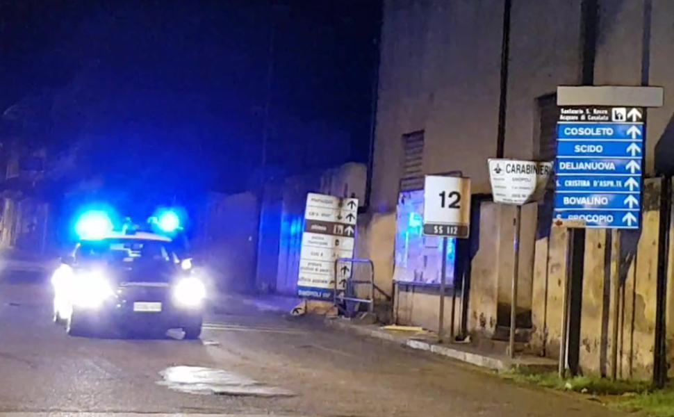 Struttura abusiva per le salme nel cimitero comunale, scatta il sequestro 51 carabinieri sinopoli rc