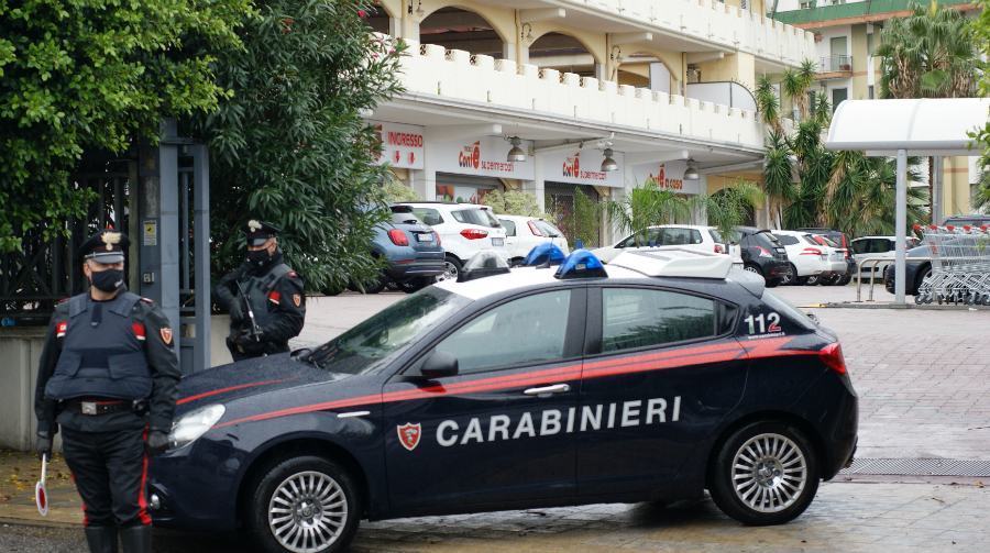 carabiniri supermercato rossano