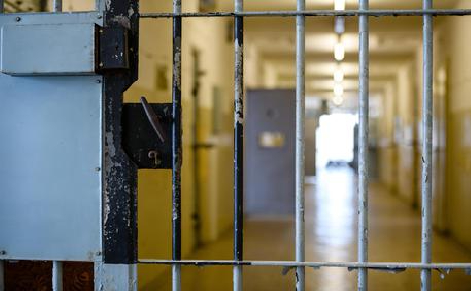Detenuto ingerisce batterie, lamette e vetri e distrugge la stanza. L'allarme dell'Osapp 51 carcere reggio 1 2