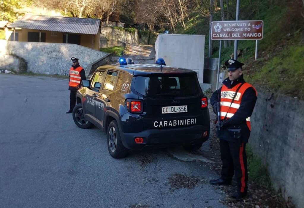 Ventisettenne cosentino ai domiciliari fermato in auto con una ragazza 1 casali del manco 4