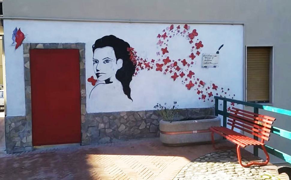 Biblioteca Pedace, sindaco Martire: "nessuno vuole smantellarla" 51 casali del manco murales e panchina rossa