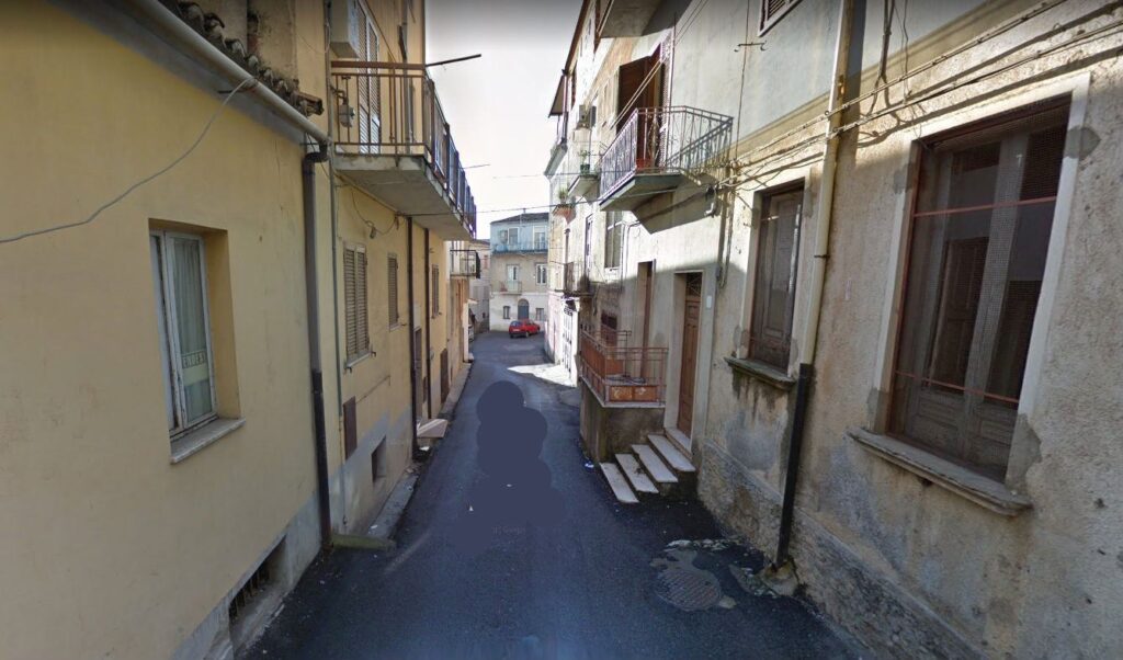 Donna ritrovata in casa con il fratello cadavere a Cassano allo Jonio 1 cassano