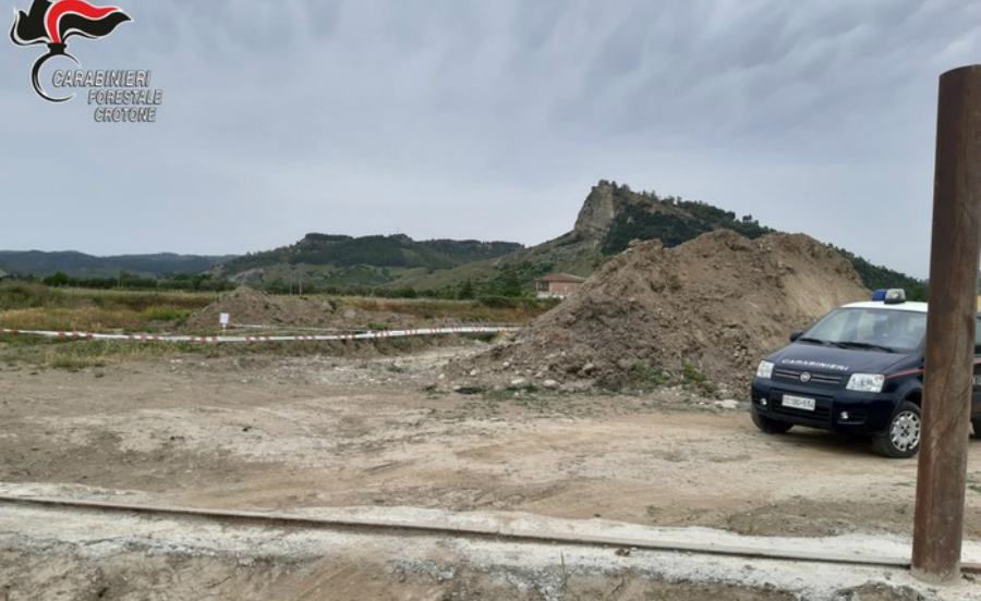 Sequestrata una cava abusiva per estrarre materiale lapideo 51 cava abusiva ciro