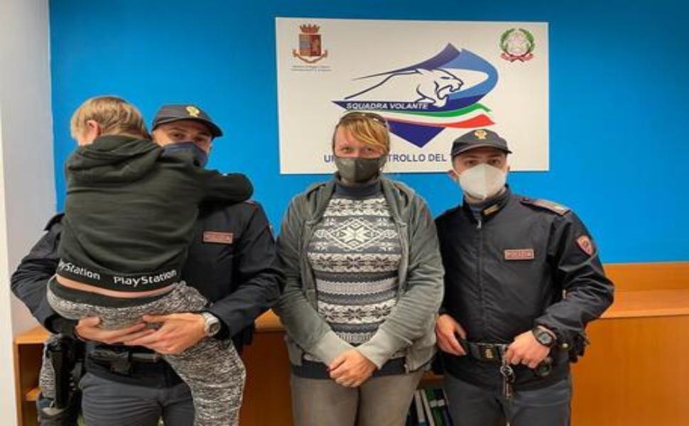Bimbo ucraino perde l'orientamento e si allontana dalla famiglia: ritrovato dalla polizia 51 ce6a2446d10e57e2c45ce5830fe325d8