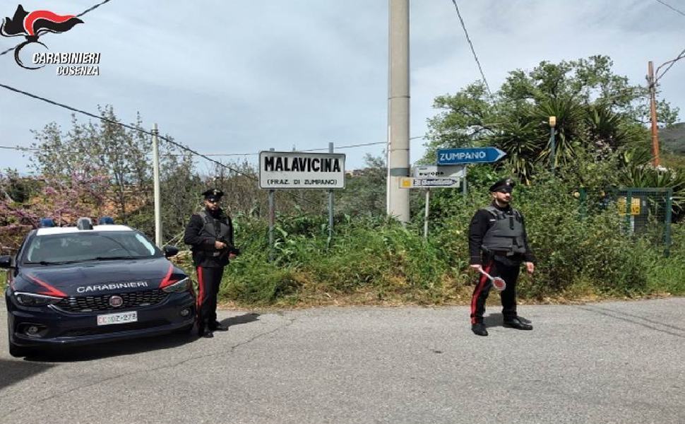 Zumpano, sorpreso ai domiciliari con ospiti in casa. Scattano le manette 51 celico 1 3