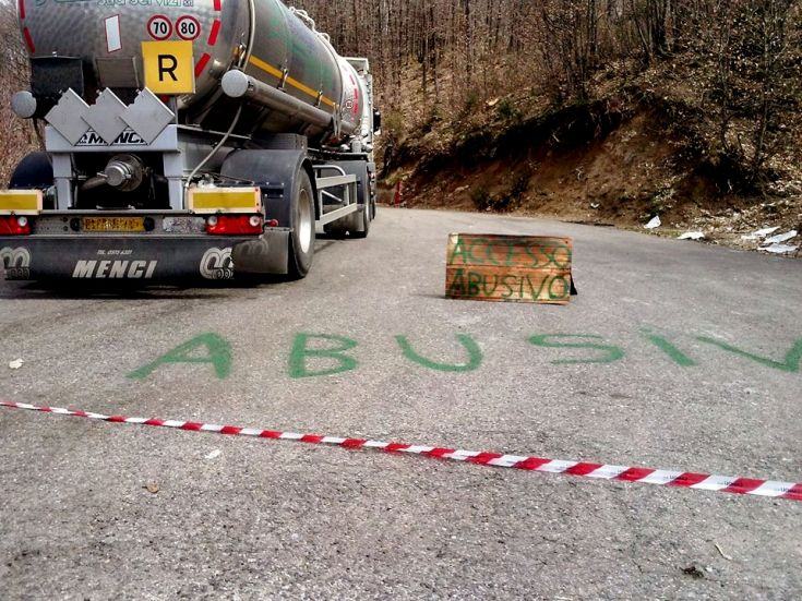 L'odore della discarica di Celico risveglia i politici della Presila 60 celico accesso abusivo